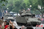 梦见打架美国纪念陆军成立250周年阅兵仪式在华盛顿举行